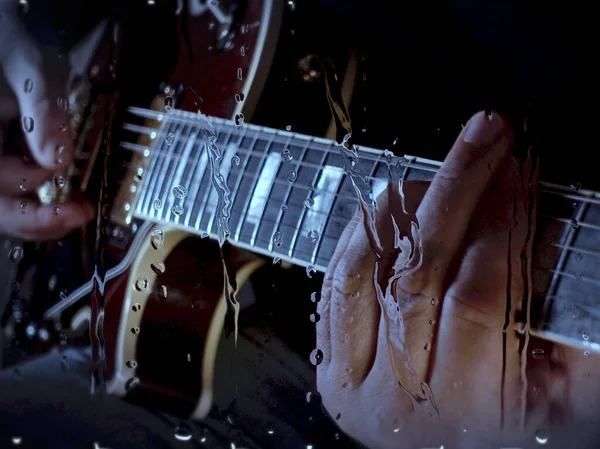 Musician Plays Guitar Studio Microphone Glass Water Drops — Stock Photo, Image