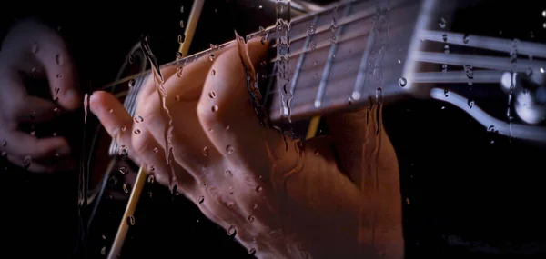 Musicien Joue Guitare Studio Près Microphone Derrière Verre Avec Des — Photo