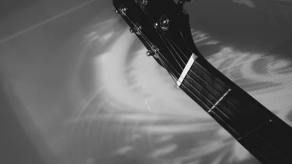 Zbliżenie Gitary Czarno Białe — Zdjęcie stockowe