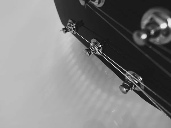 Zbliżenie Gitary Czarno Białe — Zdjęcie stockowe