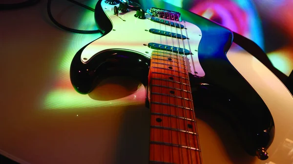 Guitarra Elétrica Luz Palco Espaço Cópia — Fotografia de Stock