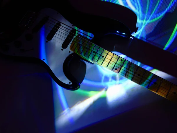 ステージライトのエレキギター スペースのコピー — ストック写真