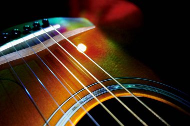 Sahne ışıklarında elektro gitar. Boşluğu kopyala 