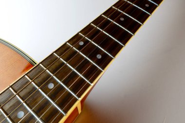 Akustik gitar yakın plan. Boşluğu kopyala 