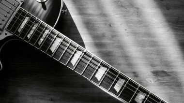 Elektro gitar kapanışı. siyah ve beyaz