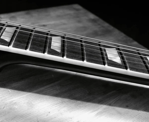 Chitarra Elettrica Primo Piano Bianco Nero — Foto Stock