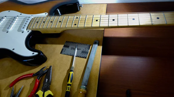 Napraw Gitarę Elektryczną Zbliżenie — Zdjęcie stockowe