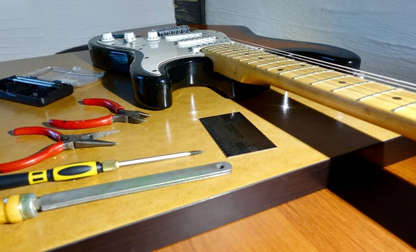 Reparatur Gitarre Nahaufnahme — Stockfoto