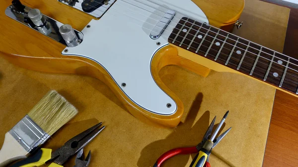 Napraw Gitarę Elektryczną Zbliżenie — Zdjęcie stockowe