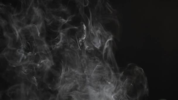 Mieszanie Chmury Dymu Papierosowego Tak Ciemne Tło Zwolniony Ruch — Wideo stockowe