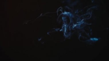 Bulut ve sigara dumanı karışımı. - Evet. koyu arkaplan