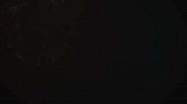 Bulut ve sigara dumanı karışımı. - Evet. koyu arkaplan