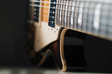 Elektro gitar. Yakın plan. Boşluğu kopyala
