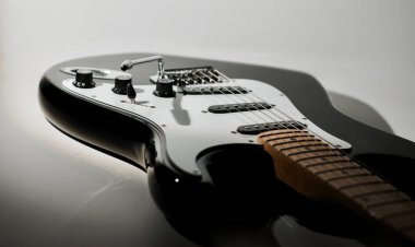 Klasik gitar ve kovboy şapkası. Yakın çekim