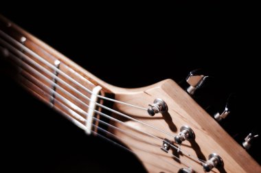 Elektro gitar ve davul. müzik aleti