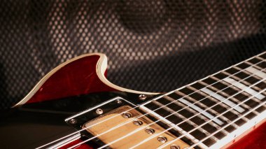 gitar dolabı ve klasik gitar 