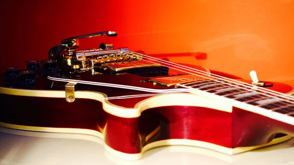 エレキギター 背景色 スペースのコピー — ストック写真
