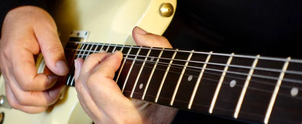 Musiker Spielt Gitarre Studio Nahaufnahme — Stockfoto