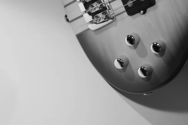 Elektro Bas Gitar Yakın Plan Siyah Beyaz — Stok fotoğraf