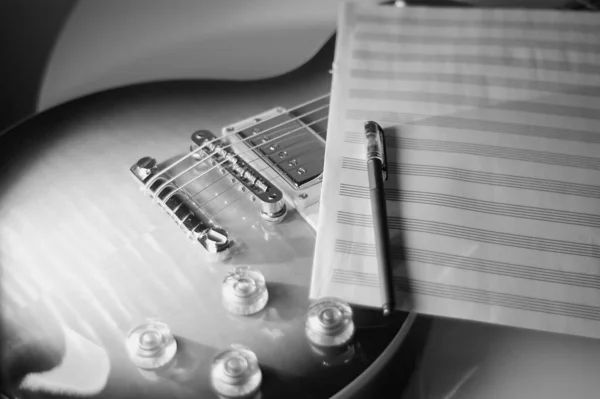 Guitarra Vintage Notas Primer Plano Blanco Negro —  Fotos de Stock