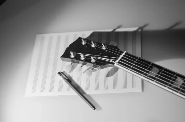 Guitarra Vintage Notas Primer Plano Blanco Negro — Foto de Stock