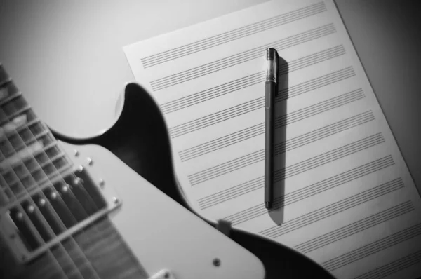 Klasik Gitar Yakın Plan Notlar Siyah Beyaz — Stok fotoğraf