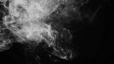 Işık huzmelerinde duman güzel resimler çizer.