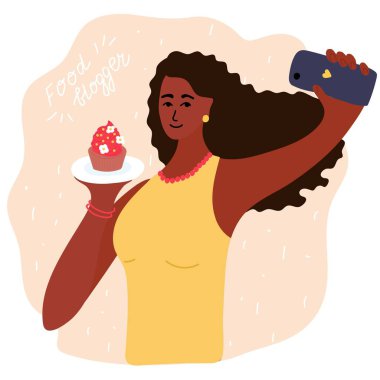 Afrikalı siyahi yemek blogcusu blog ya da vlog incelemesi için kek ile fotoğraf selfie çekiyor. Akıllı telefon kamerası olan tatlı esmer kız. Altın küpeler, boncuklar, bilezikler. Sosyal medya vektörü çizgi film çizimi