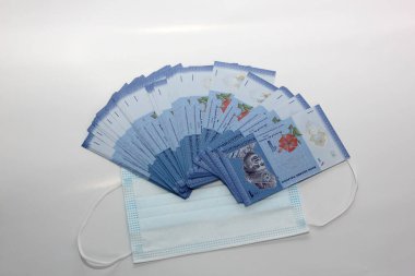Yüz maskeleri, Malezya 'daki yeni dünya para birimi. Corona Covid-19 krizi yüz maskelerini en çok arzu edilen ve en değerli ekipman haline getirdi..