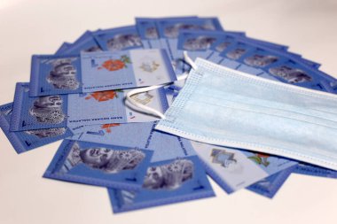 Yüz maskesi, Malezya 'nın yeni dünya para birimi. Corona Covid-19 krizi yüz maskelerini en çok arzu edilen ve en değerli ekipman haline getirdi..