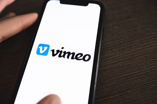 Vimeo logo on the smartphone screen. — Stock Photo, Image