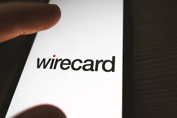 Smartphone mit Wirecard-Logo auf dem Bildschirm. — Stockfoto