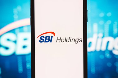 Ekranda SBI holdinglerinin logosu olan akıllı telefon. 