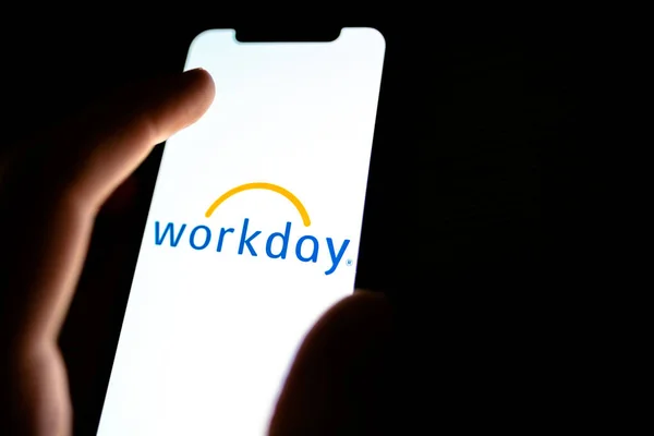 Логотип рабочего дня на экране смартфона . — стоковое фото