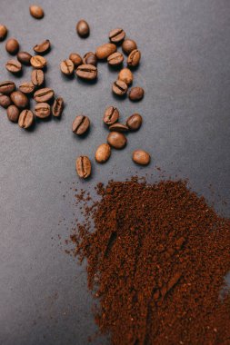 Kahve çekirdeği ve kahve..