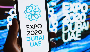  EXPO 2020 Dubai UAE logosu akıllı telefon ekranında.