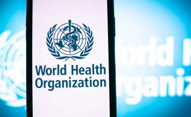  Akıllı telefon ekranında Dünya Sağlık Örgütü logosu
