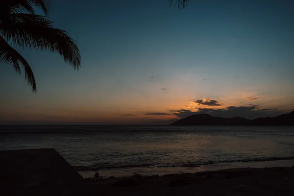 Hermoso Paisaje Atardecer Playa Vacaciones Tropicales Foto Alta Calidad — Foto de Stock