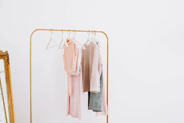 Gold Floor Wardrobe Rack Pastel Color Fashion Clothes White Wall — Stock Photo, Image