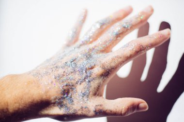 Parlak ve gölgeli eller