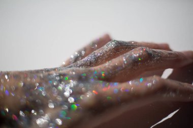 Parlak ve gölgeli eller