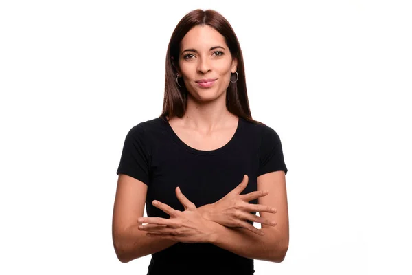 Beyaz arka plan esmer kadın ispanyolca işaret diliyle oyna diyor.