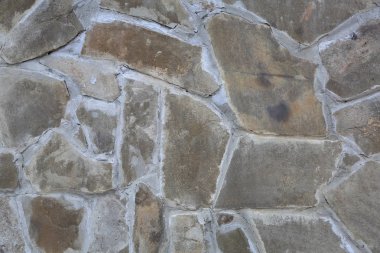 Doğal kaba bir taşın orijinal dokulu yüzeyi