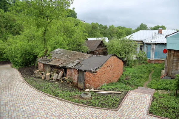 Deel Van Gevel Van Een Verlaten Oude Stenen Huis — Stockfoto