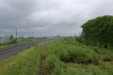 Bogolyubovo, Rusya - 19 Mayıs 2018: Tren İstasyonu bulutlu bir günde. Vladimir Bölgesi