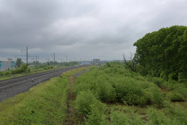 Bogolyubovo, Rusya - 19 Mayıs 2018: Tren İstasyonu bulutlu bir günde. Vladimir Bölgesi