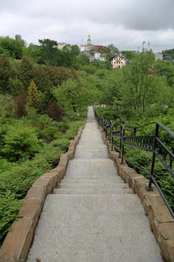 Vladimir, Rusya - 19 Mayıs 2018: Şehrin tarihi merkezine ataerkil bahçede. XVI. yüzyıldan kültürel dinlenme yeri olarak bilinen