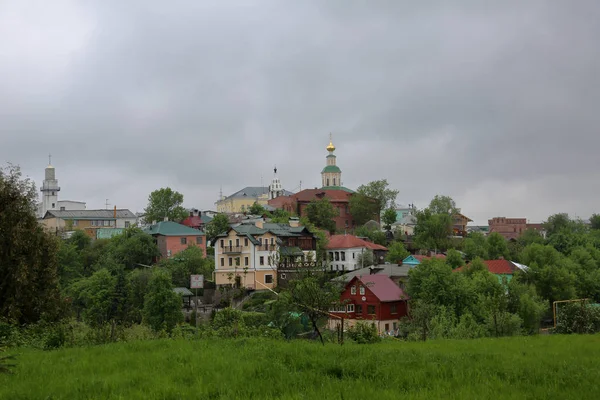 ウラジーミル ロシア 2018 市内の歴史的な中心部に家父長的庭 世紀から文化的な憩いの場として知られています — ストック写真