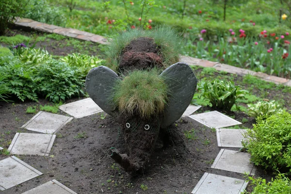 Vladimir, Rusya - 19 Mayıs 2018: Şehrin tarihi merkezine ataerkil bahçede. XVI. yüzyıldan kültürel dinlenme yeri olarak bilinen