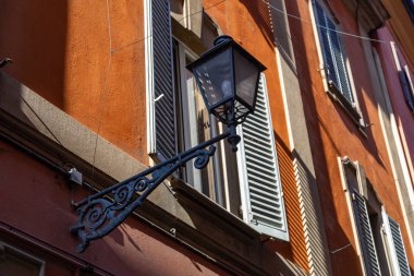 Evin duvarına Vintage gri metal fener